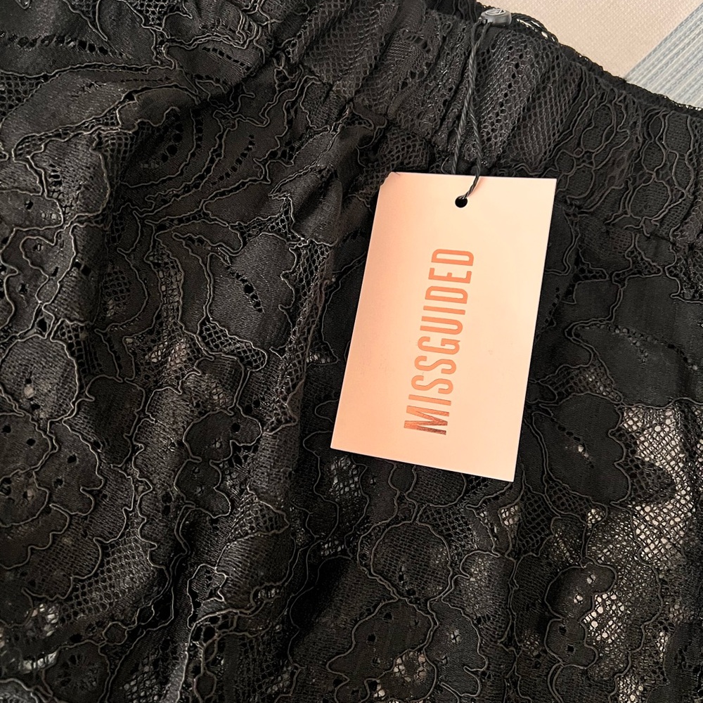 Missguided lace scallop hem beach short size O